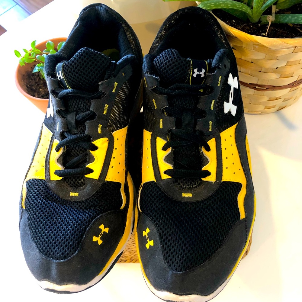 Men’s Under Armour black/yellow sneakers size 8.5